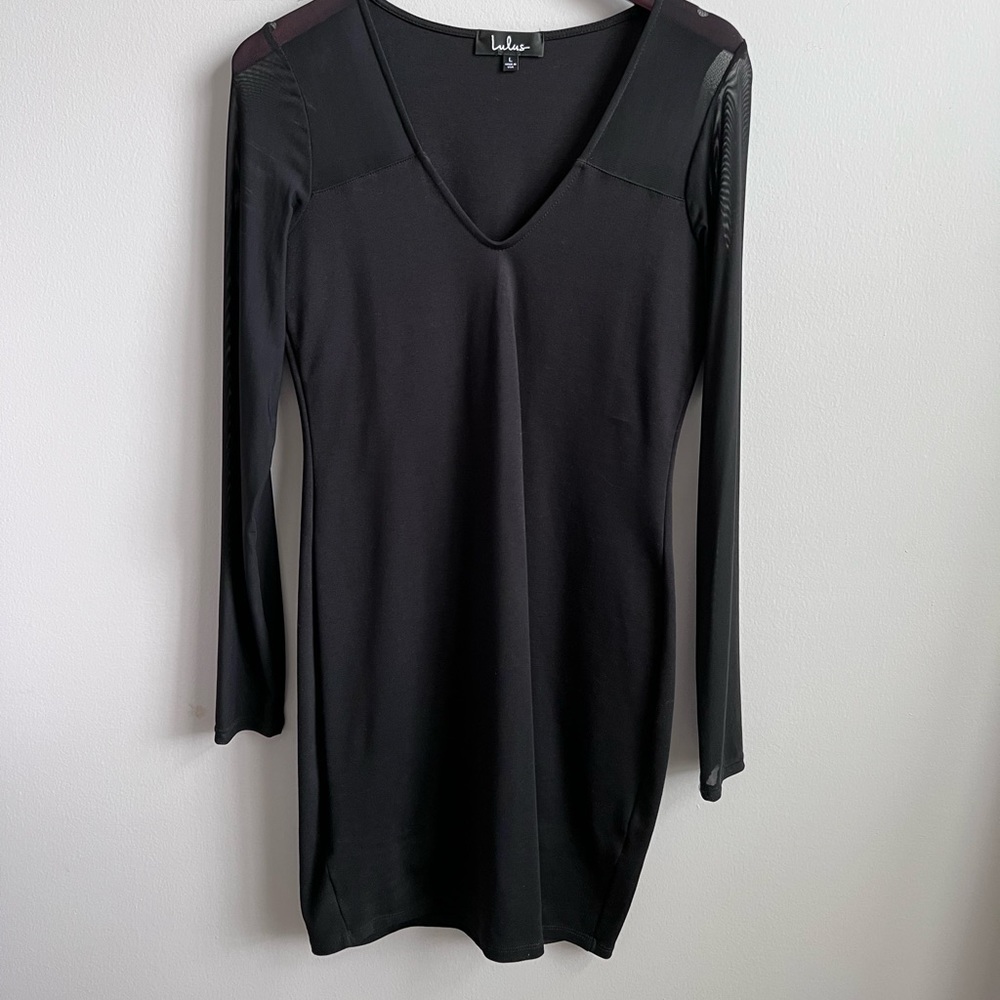 Lulu’s bodycon dress with mesh long sleeves- black ✨💕 size M - so cute v-neck